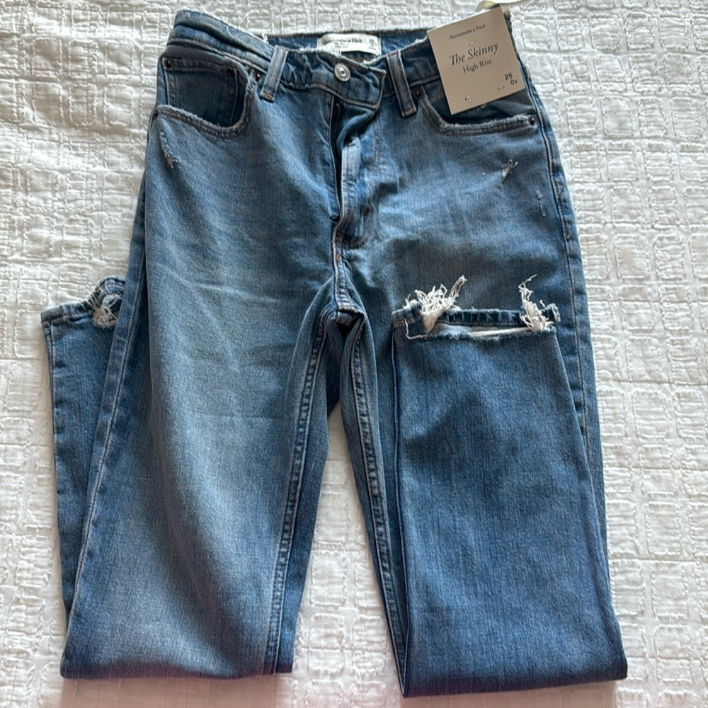 NWT A&F The Skinny High Rise jeans